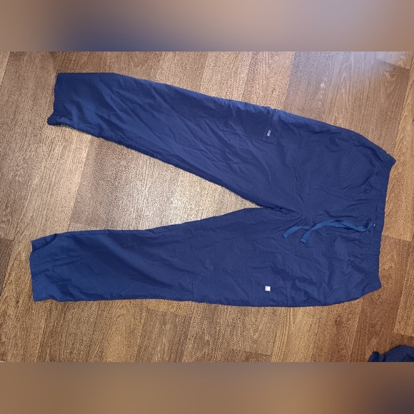 Figs Navy Scrub Top Set Of Pants And Shirt Unisex Size XL - Picture 3 of 7